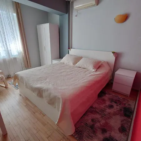 Andreea's Apartments-old Town Бухарест